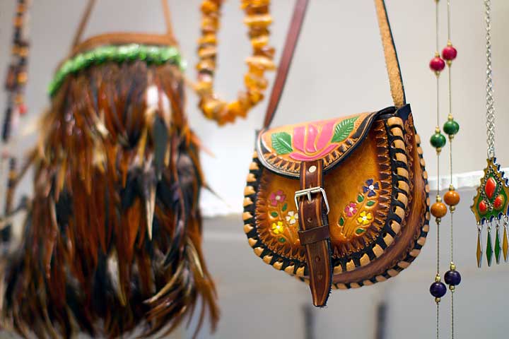 Tasche aus Guatemala, handgenäht, geprägt und bemalt