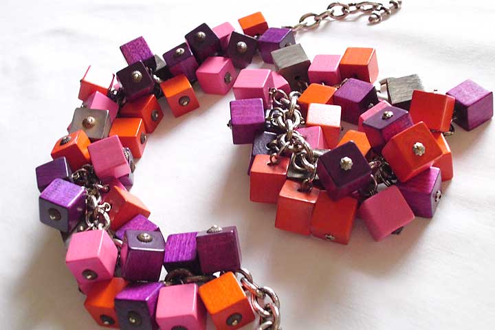 Halskette und Armband, Holz an Metallkette